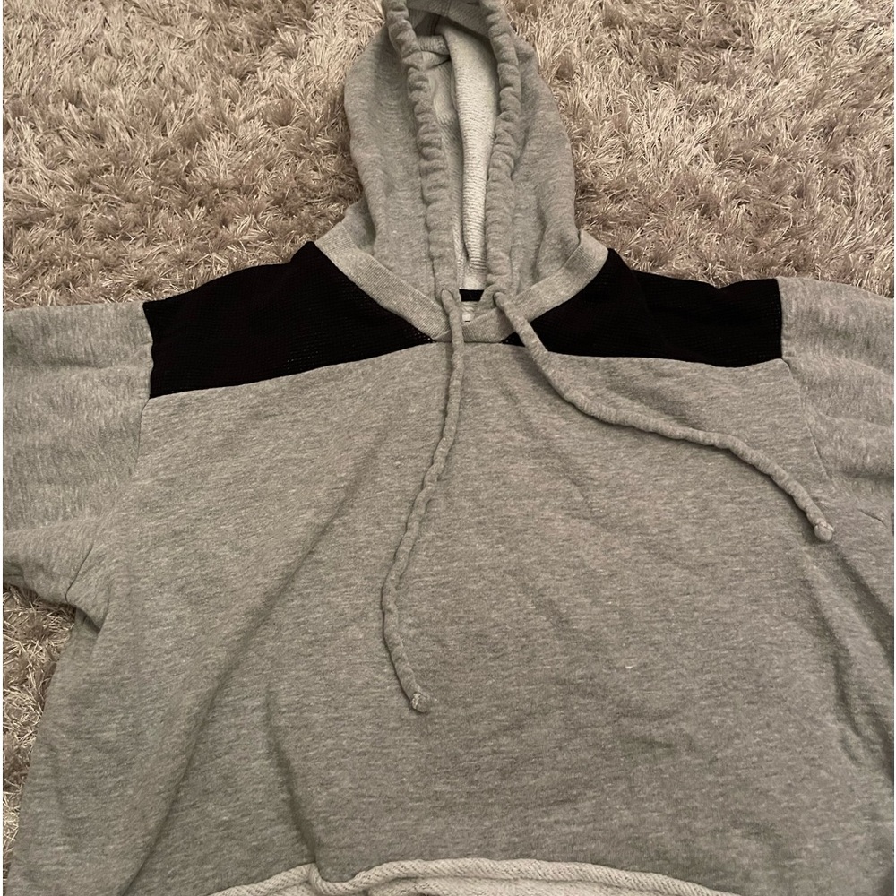Cropped grey sweatshirt